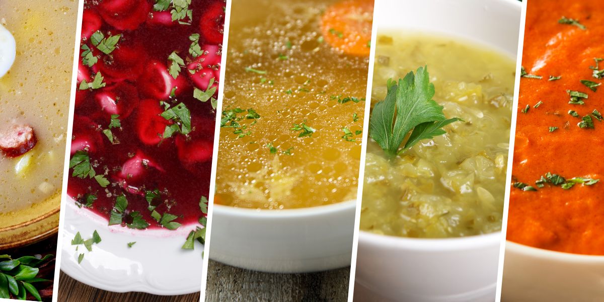 Drewniana deska ze świeżo przygotowanymi pierogami.